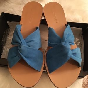 New women’s slides size 11